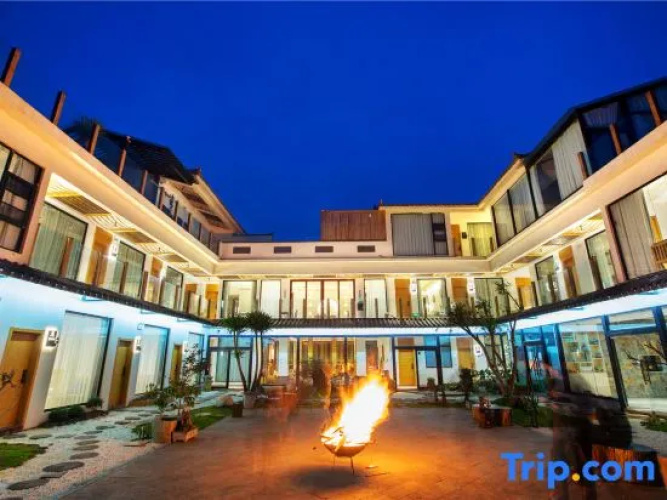 Yewang Su Lake View Light Luxury Hostel