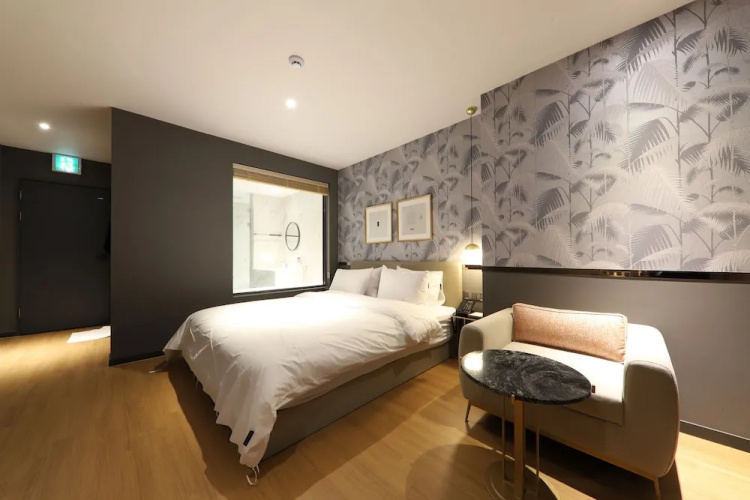 Brown Dot Hotel Jungja Beach