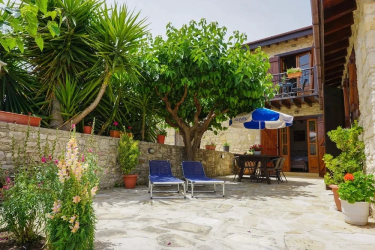 2 Bedrooms Cottage