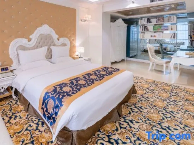 Business Quadruple Suite with panoramic view