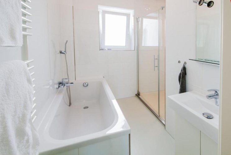 3 Bedrooms Apartment