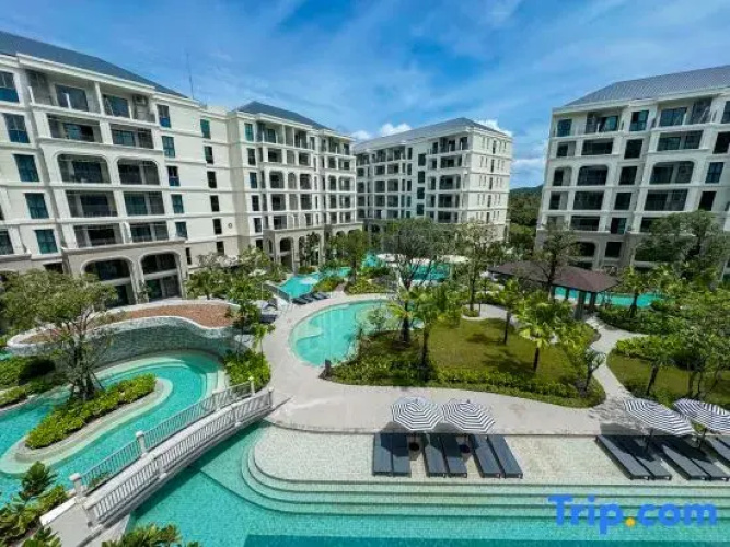 Modern 1Bdr with Pool View The Title Legendary