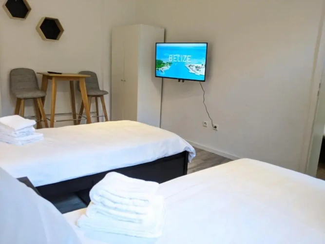 2 Bedrooms Apartment