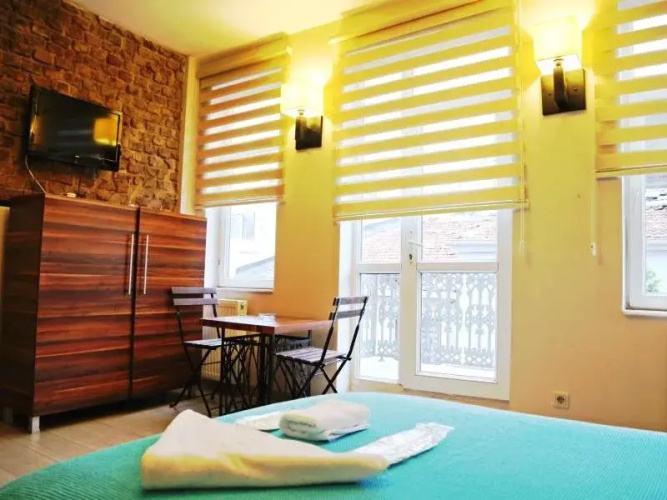 Leon Suites