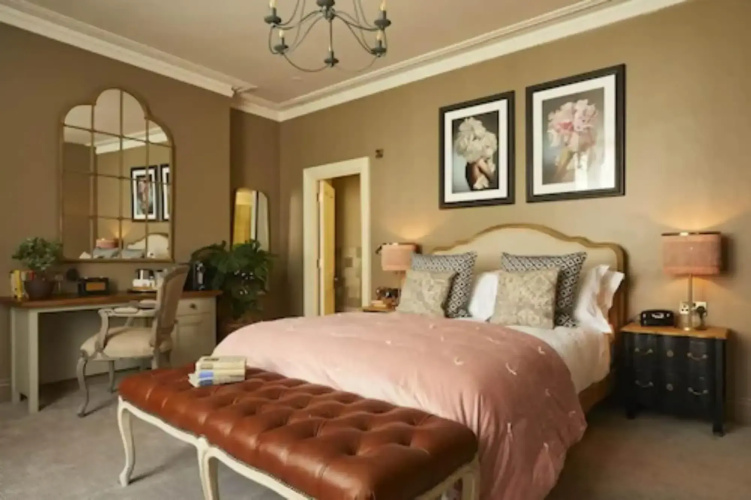 Broadstreet Townhouse