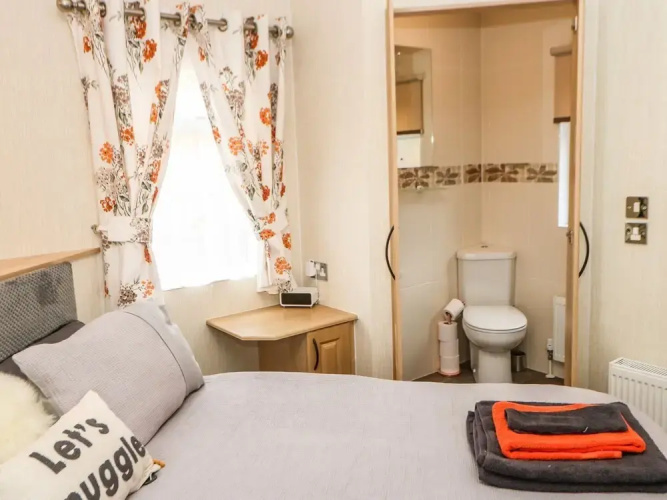 10 Poppy Lodge