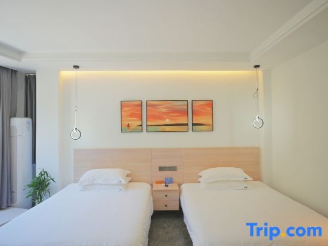 Standard Twin room with balcony