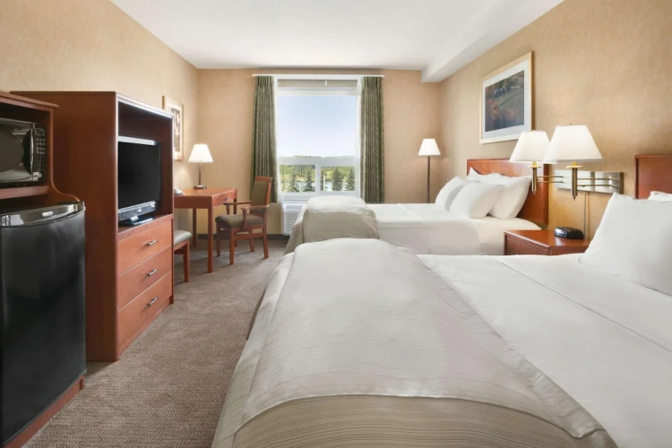 Days Inn & Suites Cochrane