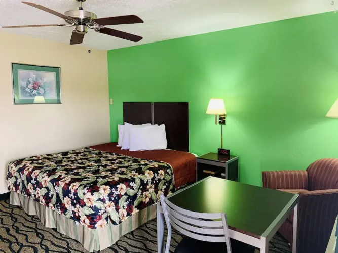 Thunderbird Inn