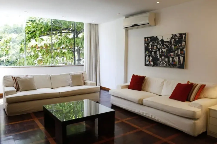 3 Bedrooms Apartment