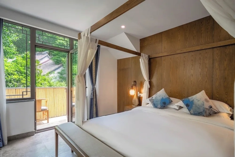 Royal Double room with balcony and with garden view