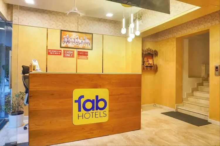 FabHotel Executive Pearl Inn - Nr. Twin tower