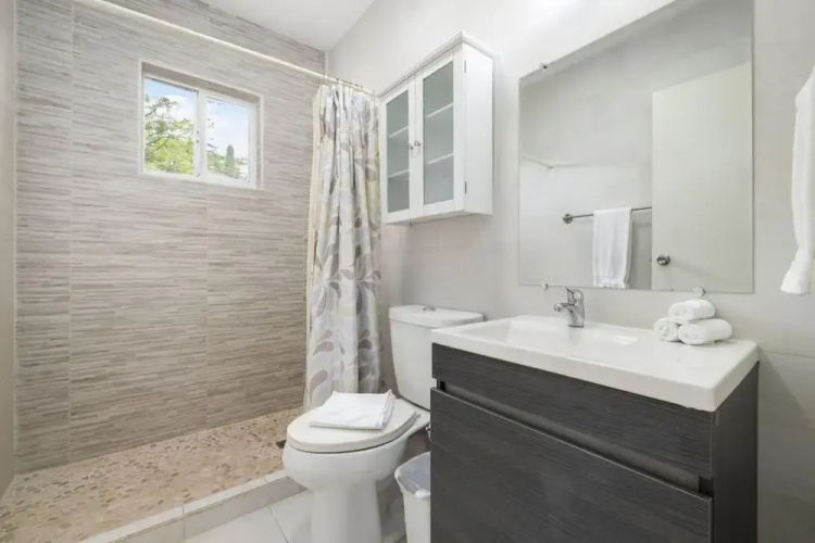 3BR Villa Central Location Private Pool Patio