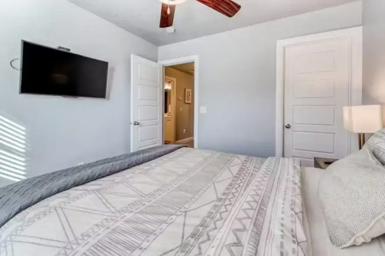 The Modern Villa - Pet Friendly 3 Bedroom Townhouse