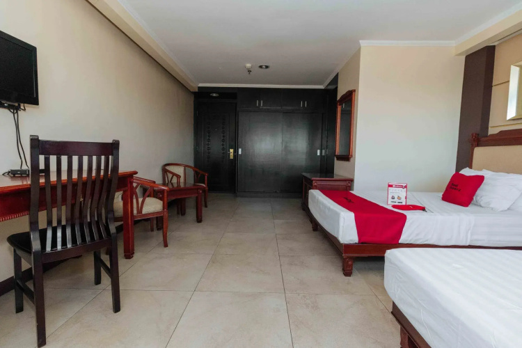 RedDoorz Plus @ Project 6 Quezon City
