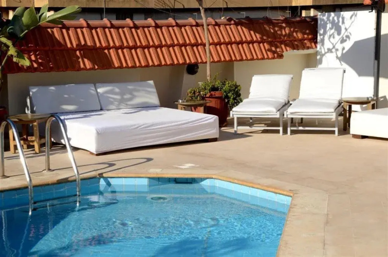 Golden Serenada Hotel