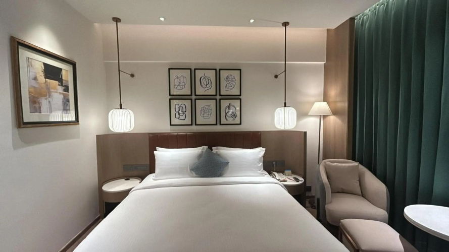 Dolphin Hotel