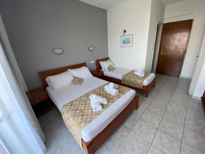Standard Triple room