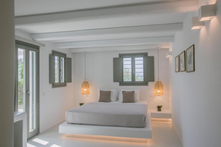 6 Bedrooms Villa