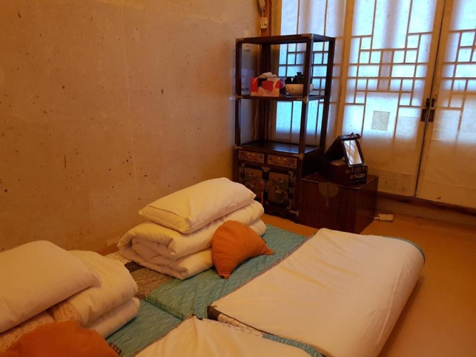 Twin room with futons