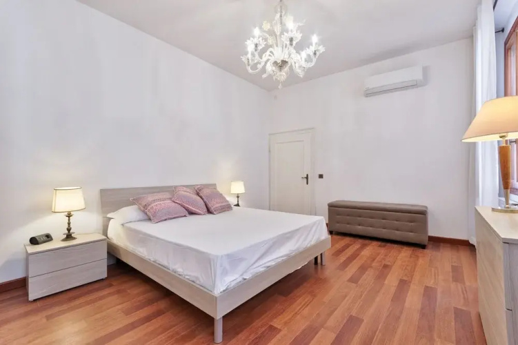 Tolentini Canal View Apartment