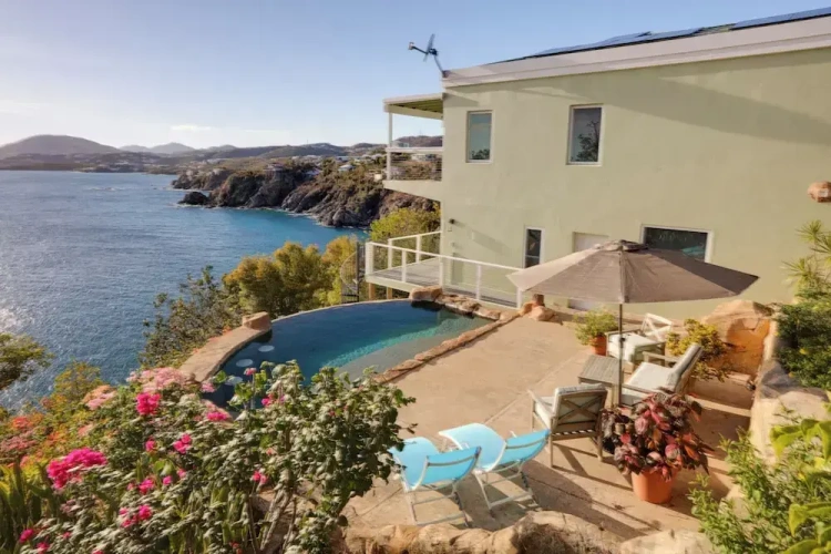 2 Bedrooms Villa