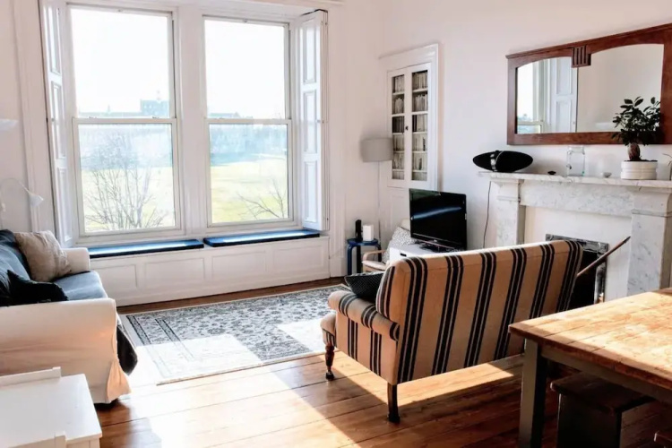 3 Bedroom Flat Overlooking the Meadows Sleeps 5