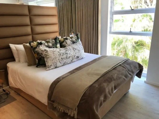 3 Bedrooms Apartment