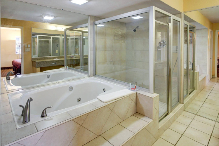 Econo Lodge At Military Circle photo 8