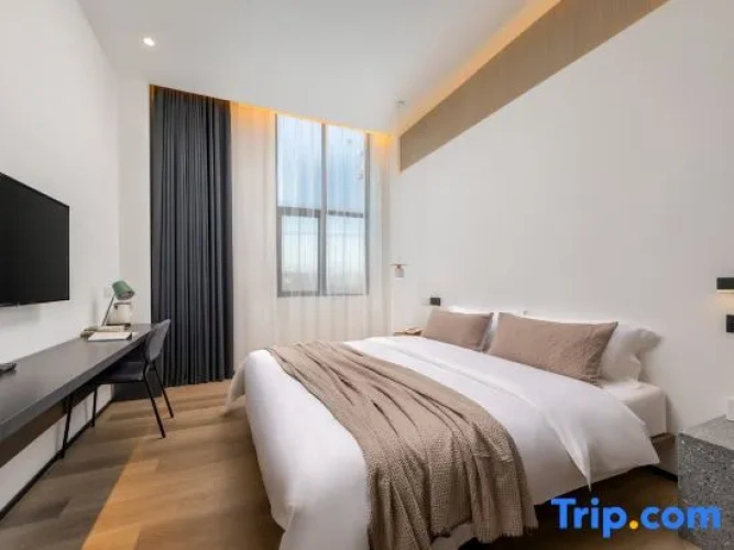 Standard Double room with city view
