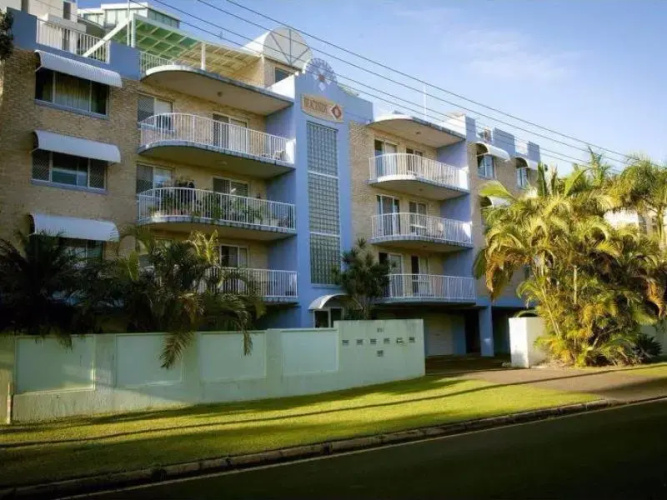 Beachside 2 - 3 BDRM Budget Apt Close to Beach