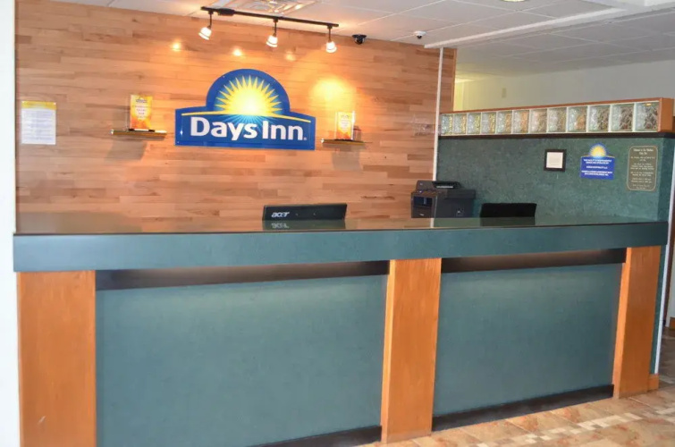Days Inn & Suites Madison