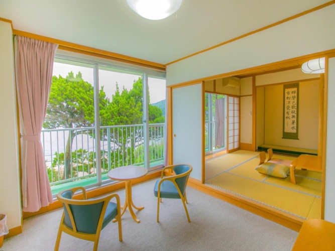 Standard Twin room with view