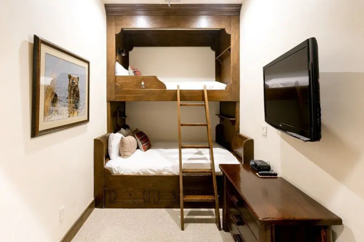 Bald Eagle Two Bedroom 2 Apartment Hotel by RedAwning