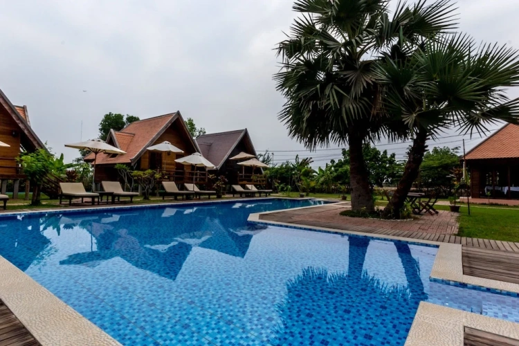 Deluxe Twin room with balcony and with pool view