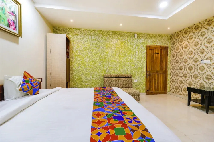 Fabhotel J Sons