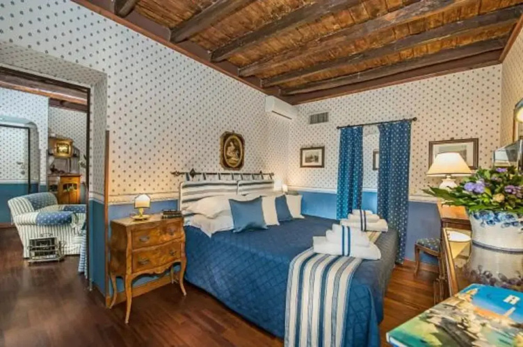 Spagna Blue Suites