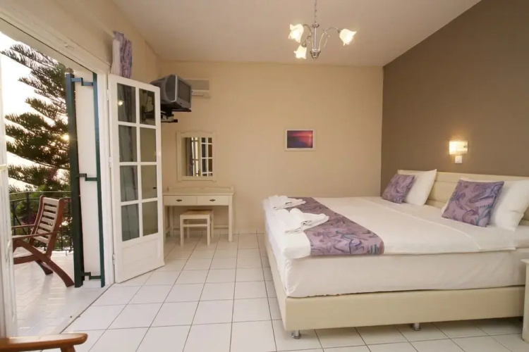 Panoramic Sunset Studios & Apartments