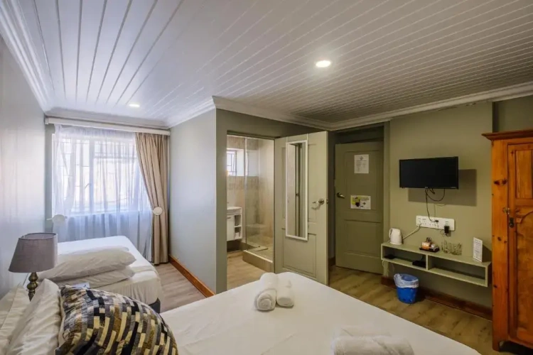 Standard Triple room
