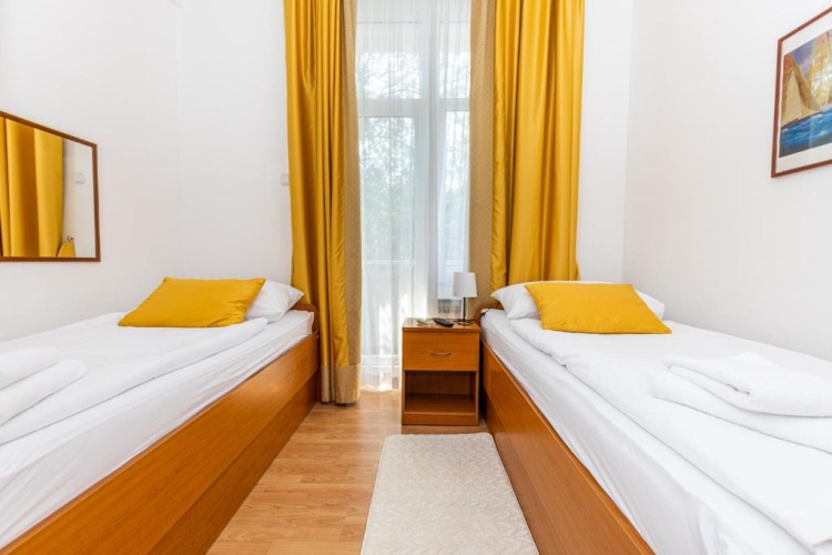 Standard Twin room with balcony