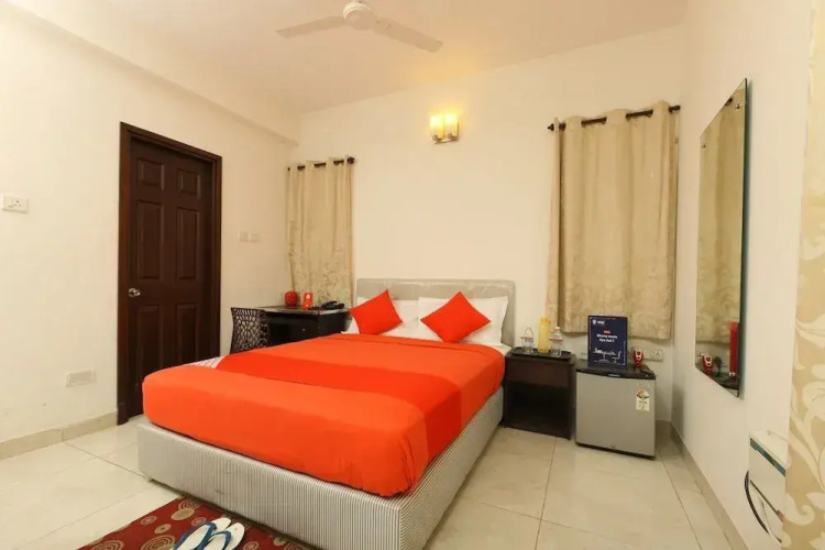OYO 23294 SilverKey Sector 63 Noida