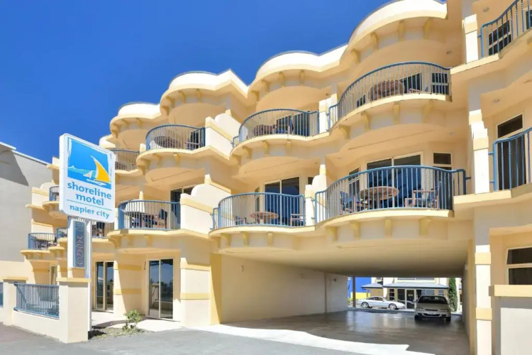 Shoreline Motel