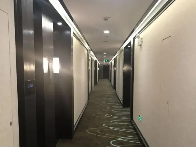 Xi . Hotel