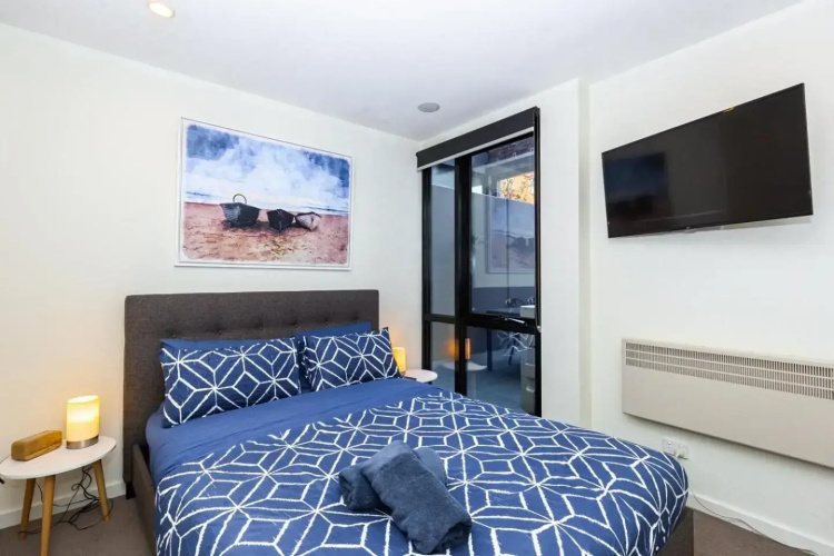 Bond Quarter Loft