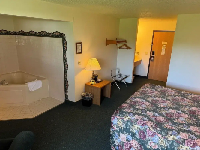 Budget Inn and Suites