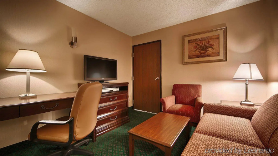 MHO Inn & Suites