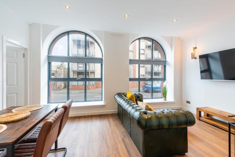 2 Bedrooms Apartment
