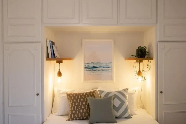Mid-Century Modern Villa Vintage Charm