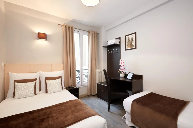 Standard Triple room