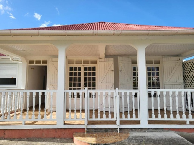 4 Bedrooms Cottage